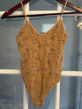 NIKIBIKI Women’s Tan Stretch Lace Hole Sleeveless Bodysuit  ONE SIZE NEW